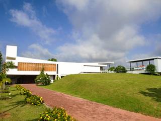 The One Sided House, étendre étendre Casas modernas: Ideas, diseños y decoración Piedra