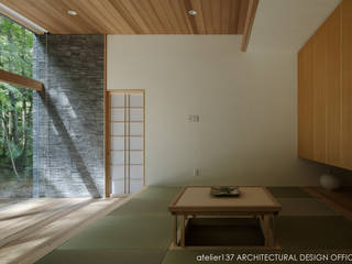 040軽井沢Cさんの家（増築）, atelier137 ARCHITECTURAL DESIGN OFFICE atelier137 ARCHITECTURAL DESIGN OFFICE Вітальня