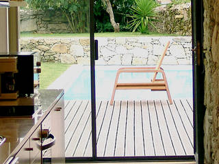 Modern kitchen by MANUEL CORREIA FERNANDES, ARQUITECTO E ASSOCIADOS Modern