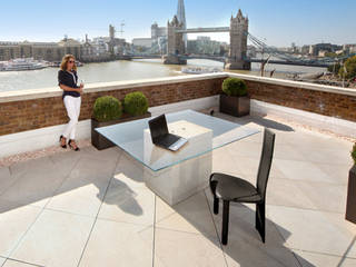 Roof Terrace near Tower Bridge, London, PrimaPorcelain PrimaPorcelain بلكونة أو شرفة بورسلان