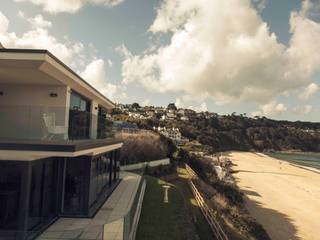 The Beach House, Carbis Bay, Cornwall: Completed residential project, Laurence Associates Laurence Associates Casas estilo moderno: ideas, arquitectura e imágenes