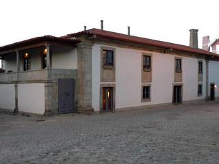 Turismo rural "Casa de Santa Cruz" em Trás-os-Montes, Miguel Guedes arquitetos Miguel Guedes arquitetos บ้านและที่อยู่อาศัย