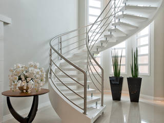 RVD, Angelica Pecego Arquitetura Angelica Pecego Arquitetura Classic style corridor, hallway and stairs