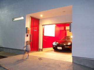 川崎の家（Garage968）, モノマ建築設計事務所 モノマ建築設計事務所 ミニマルデザインの ガレージ・物置