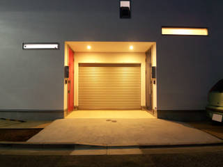 川崎の家（Garage968）, モノマ建築設計事務所 モノマ建築設計事務所 ミニマルデザインの ガレージ・物置