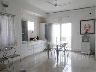 HOUSE IN WHITES, VERVE GROUP VERVE GROUP Minimalist dining room White