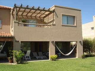 Casa en Barrio Cerrado, Fainzilber Arqts. Fainzilber Arqts. Rumah Gaya Rustic