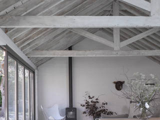 The Cow Shed, Suffolk, Nash Baker Architects Ltd Nash Baker Architects Ltd モダンデザインの リビング 木 木目調