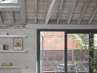 The Cow Shed, Suffolk, Nash Baker Architects Ltd Nash Baker Architects Ltd Modern living room Wood Wood effect