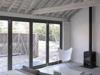 The Cow Shed, Suffolk, Nash Baker Architects Ltd Nash Baker Architects Ltd モダンデザインの リビング 木 木目調