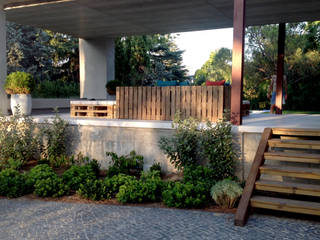 Área de descanso en vivienda unifamiliar, Atelier de Desseins Atelier de Desseins Moderne balkons, veranda's en terrassen Hout