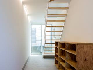 Riganto, Unico design一級建築士事務所 Unico design一級建築士事務所 Pasillos, vestíbulos y escaleras eclécticos