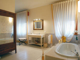 villa padronale classica, bilune studio bilune studio クラシックスタイルの お風呂・バスルーム
