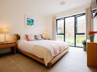Gwel an Treth, Sennen Cove | Cornwall, Perfect Stays Perfect Stays Moderne Schlafzimmer