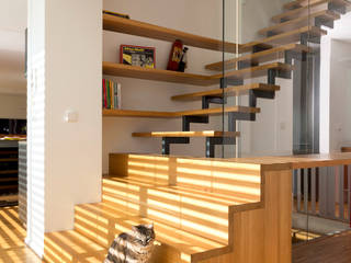 Cherry Blossom House (German Passivhaus), ÜberRaum Architects ÜberRaum Architects Modern Corridor, Hallway and Staircase