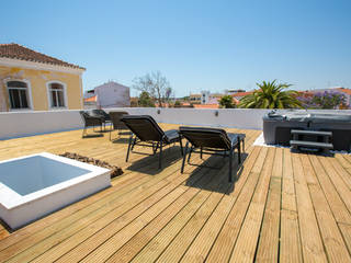 homify Moderne balkons, veranda's en terrassen Hout