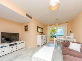 Apartamento Playas del Arenal, Whitehome Whitehome クラシックデザインの リビング