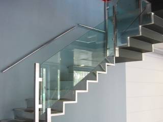 2 estilos de ESCALERAS adaptables para diferentes hogares, VELLOCINOS VELLOCINOS Koridor & Tangga Modern Aluminium/Seng