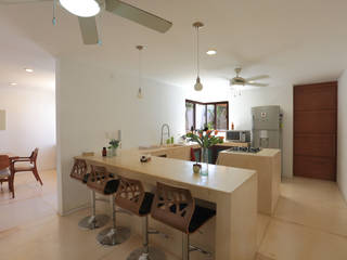 Casa Mo, FGO Arquitectura FGO Arquitectura Tropische keukens Natuurlijk Beige