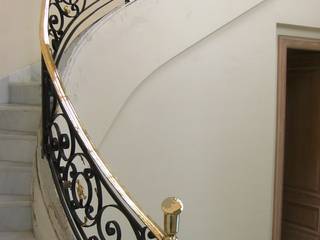 BARANDILLAS CON FORJA DE HIERRO O ALUMINIO, VELLOCINOS VELLOCINOS Modern Corridor, Hallway and Staircase Copper/Bronze/Brass