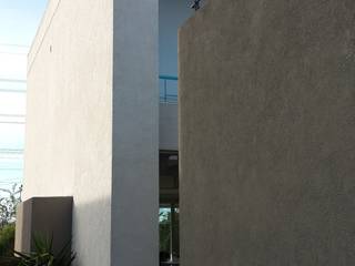 Casa en Los Lagos - Nordelta, Arquitectos Building M&CC - (Marcelo Rueda, Claudio Castiglia y Claudia Rueda) Arquitectos Building M&CC - (Marcelo Rueda, Claudio Castiglia y Claudia Rueda) モダンな 家