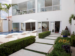 Casa Residêncial SCS, Sandra Sanches Arq e Design de Interiores Sandra Sanches Arq e Design de Interiores Pool