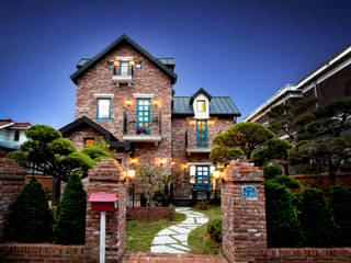 Blue windows, 국민대학교 국민대학교 Дома в стиле кантри