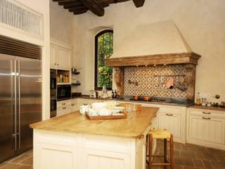 Progettazione e realizzazione cucina nel Castello di Polgeto, Riccardo Barthel Riccardo Barthel Cocinas de estilo clásico