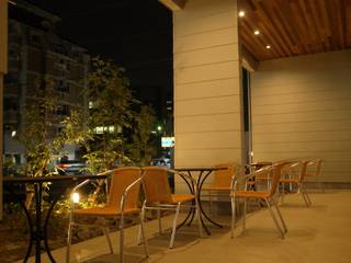 咲ら珈琲 岡崎井田店, Wats建築デザイン Wats建築デザイン Eclectic style balcony, veranda & terrace