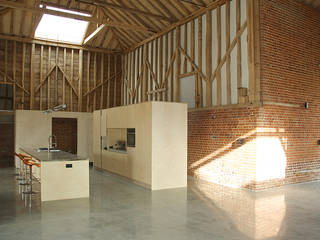 Church Hill Barn, Suffolk, David Nossiter Architects David Nossiter Architects 現代廚房設計點子、靈感&圖片