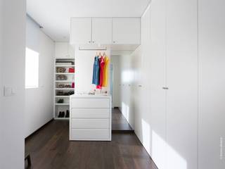 house 116, bo | bruno oliveira, arquitectura bo | bruno oliveira, arquitectura Moderne Ankleidezimmer MDF Weiß