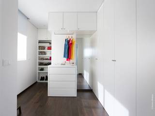 house 116, bo | bruno oliveira, arquitectura bo | bruno oliveira, arquitectura Modern dressing room MDF