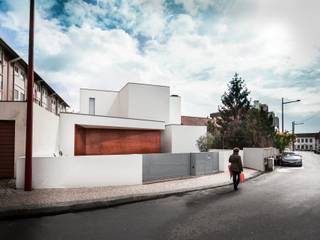 house 116, bo | bruno oliveira, arquitectura bo | bruno oliveira, arquitectura Rumah Modern Parket White