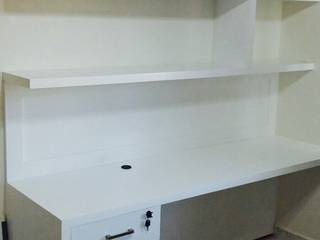 Escritorio Juvenil, La Fustería - Carpinteros La Fustería - Carpinteros Ruang Studi/Kantor Modern Kayu White