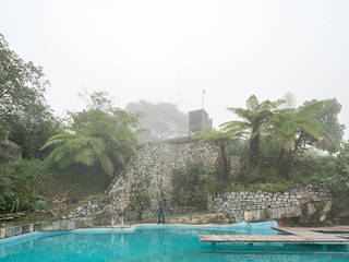 SPA Tosepan Kali, Komoni Arquitectos Komoni Arquitectos Piscinas de estilo rústico Piedra