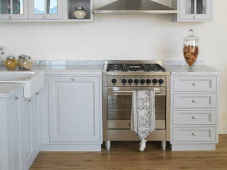 Cucina in legno massello , LA BOTTEGA DEL FALEGNAME LA BOTTEGA DEL FALEGNAME Kitchen Solid Wood Grey