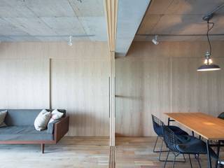 MSSH, <DISPENSER>architects 小野修 一級建築士事務所 <DISPENSER>architects 小野修 一級建築士事務所 Rustic style living room