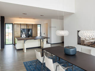 LUXHAUS Musterhaus Köln, Lopez-Fotodesign Lopez-Fotodesign Modern dining room