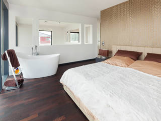 LUXHAUS Musterhaus Köln, Lopez-Fotodesign Lopez-Fotodesign Modern Bedroom