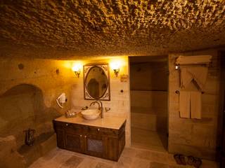 Muhittin Toker evi Öncesi ve Sonrası, Kayakapi Premium Caves - Cappadocia Kayakapi Premium Caves - Cappadocia Rustic style bathroom