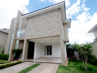 Projeto M|G - Arquitetura Residencial , Arqhome -Arquitetura e Interiores Arqhome -Arquitetura e Interiores クラシカルな 家