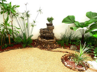 Foto final: Jardin tropical pequeño con fuente, piedras y bonsai. Zen Ambient