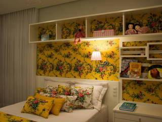 Dormitório de menina, ARQ Ana Lore Burliga Miranda ARQ Ana Lore Burliga Miranda Country style bedroom Textile Yellow