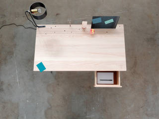 'Back to Basic' - desk, Studio Isabel Quiroga Studio Isabel Quiroga Minimalistische Arbeitszimmer Holz