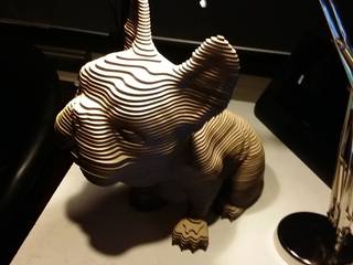 Frans Bulldog Urn, Studio Saihol Yuen Studio Saihol Yuen Meer ruimtes MDF