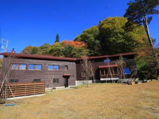 Mo-mountain cottage, (有)ガンバ建築設計 (有)ガンバ建築設計 カントリーな 家