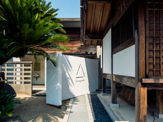 KYOTO ART HOSTEL kumagusuku Casas de estilo ecléctico