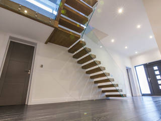 Metal construction floating treads staircase with frameless glass balustrade., Railing London Ltd Railing London Ltd Modern Corridor, Hallway and Staircase