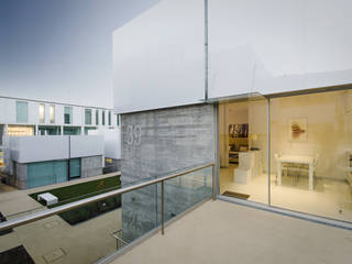 Elderly persons residence, guedes cruz arquitectos guedes cruz arquitectos Mediterrane huizen