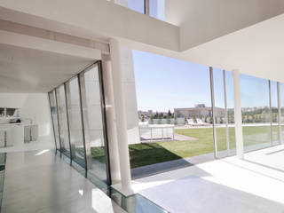 Casa em Alcoutins, Lisboa guedes cruz arquitectos Corredores, halls e escadas minimalistas